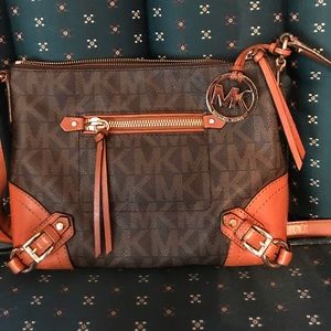 MK  carry on bag original like new/ large  9 x 11.